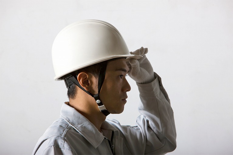 建設現場での「資材揚重」「材料運搬」揚重業のことならお任せください